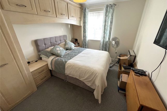 Flat for sale in Woodville Grove, Welling, Kent