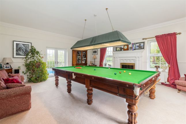 Country house for sale in Kingswood, Lilley Bottom, Lilley