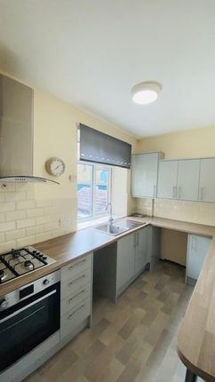 Thumbnail Flat to rent in Town Street, Farsley, Pudsey