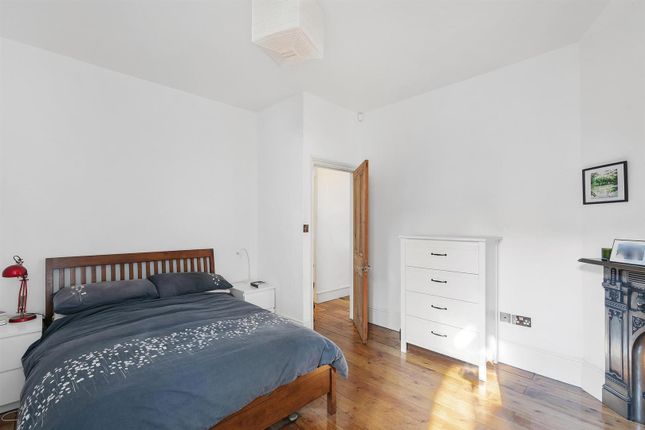 Flat for sale in Highshore Road, Peckham, London
