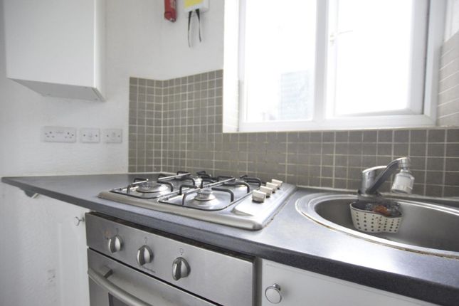 353b Upton Lane, London photo 4