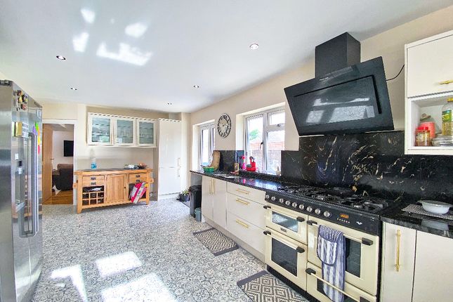 43, St. Johns Road, Farnborough photo 2