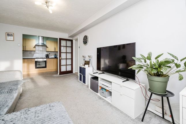 Arisdale Avenue, Essex photo 4