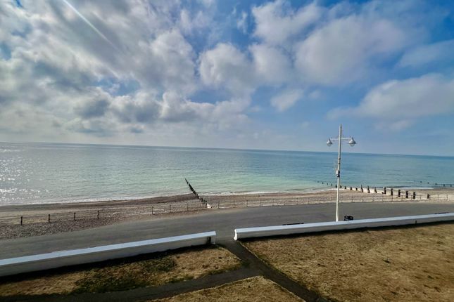 52, Rock Gardens, Bognor Regis photo 3