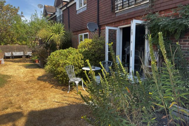 9, Nelson Court, Chichester photo 2