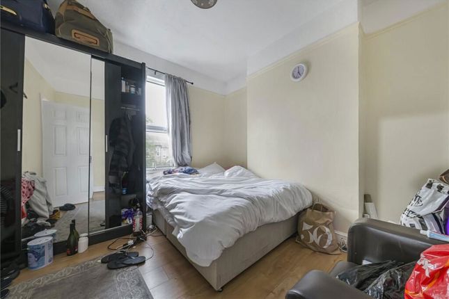Flat 3, 20 Minard Road, London photo 4