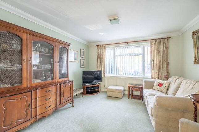 20, Meadow Way, Windsor photo 3