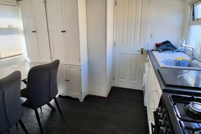 30, Hutton Park, Weston-super-Mare, North Somerset photo 3