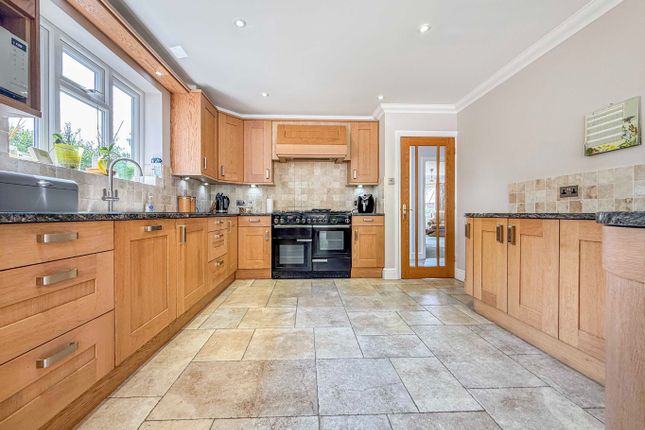 59 Church Street, Crowthorne, Berkshire photo 3