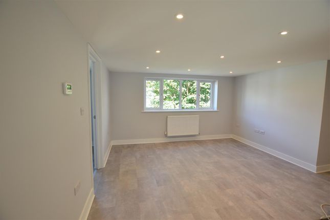 48a, Court Crescent, Slough photo 2