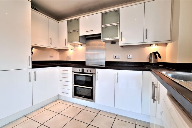 39, Greenbank Court, Isleworth photo 4