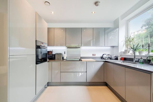 Thumbnail Flat for sale in Levett Square, Kew, Richmond