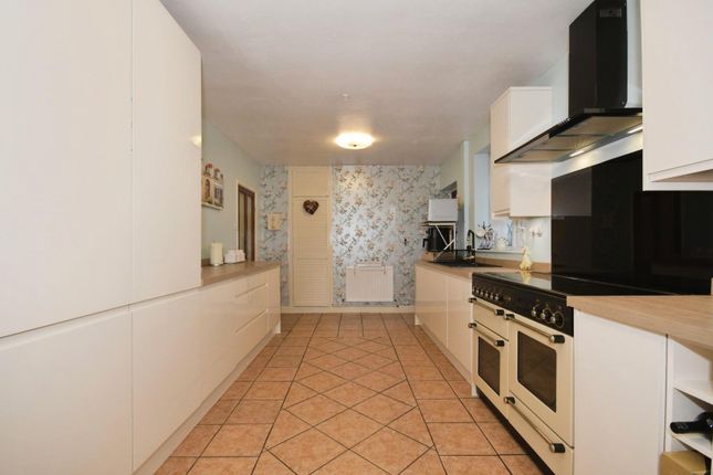 2, Elvin Way, Chesterfield photo 4