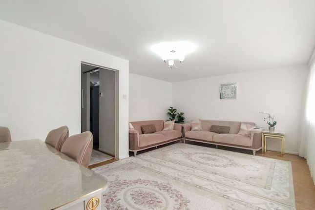 249, Bounces Road, London photo 2