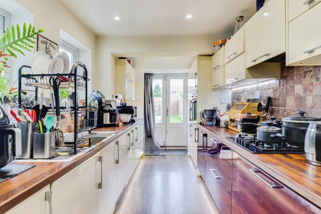 214, Worplesdon Road, Guildford photo 3
