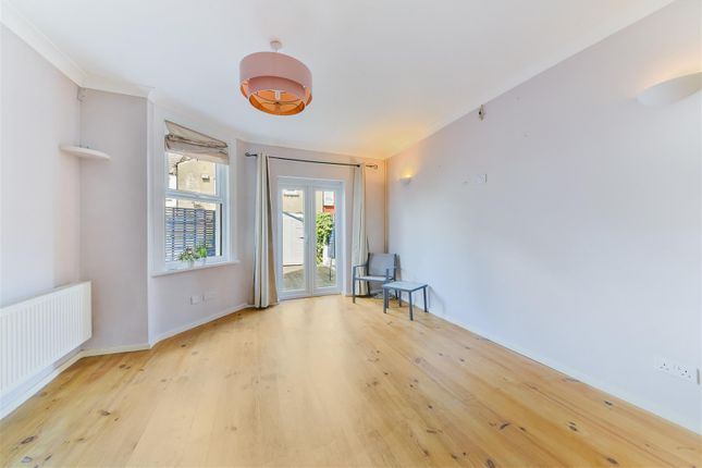 Maisonette for sale in Tynemouth Road, Mitcham