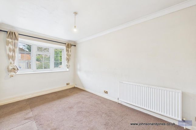 44, Bridge Road, Chertsey photo 4