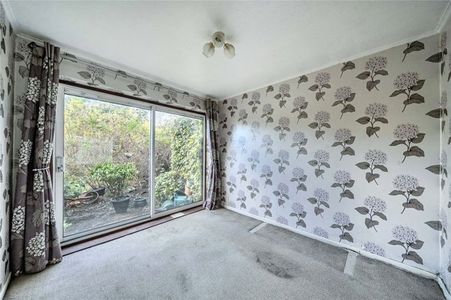 66, Foxwarren, Esher photo 3