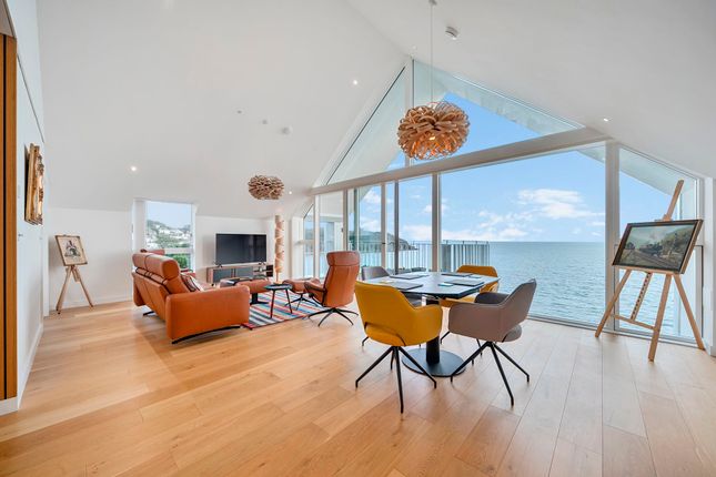 Apartment 32, Falmouth photo 2