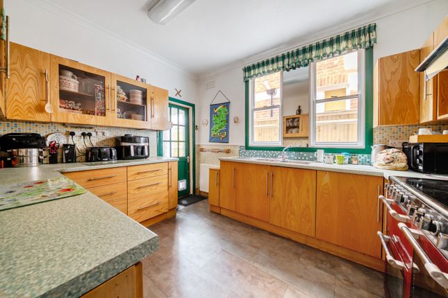 16, Cedar Road, Weybridge photo 3