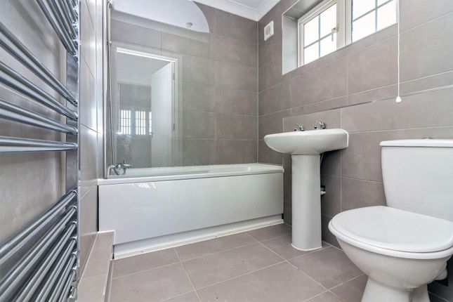 3 Kingsway, George V Avenue, Worthing photo 4