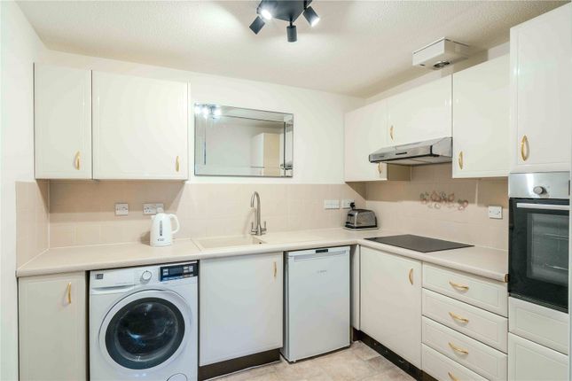Flat 1, Pegasus Court,, Station Road, Broadway photo 3