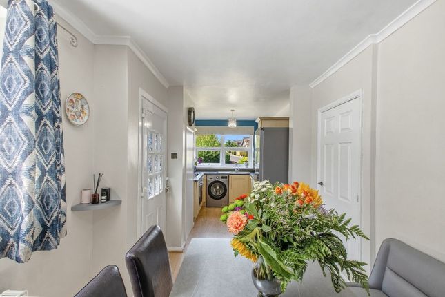 19 Moorside Walk, Drighlington photo 2