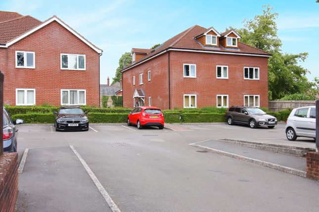 15, Chandlers Court, Tidworth photo 2