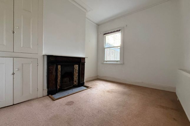 15, Wickham Lane, London photo 4