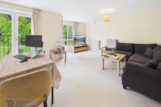 102, Stone Court, Crawley photo 2