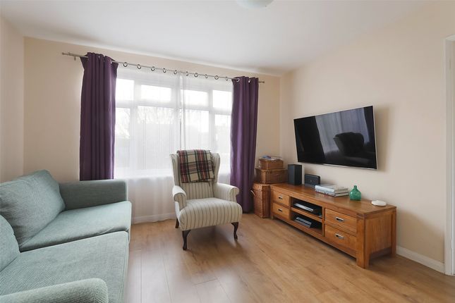7, Greenacres, Surrey photo 4