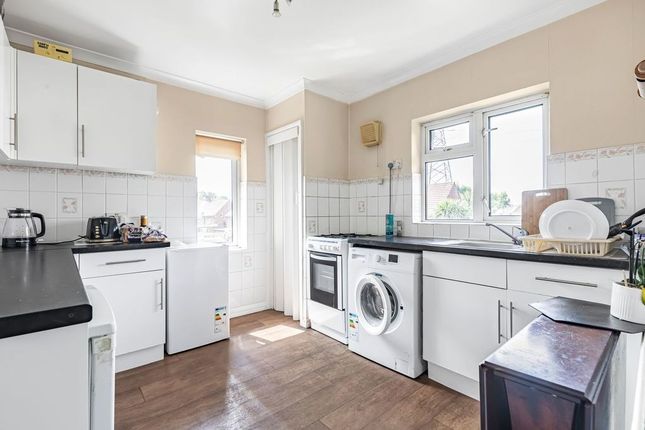 16, Booth Drive, Staines-upon-Thames photo 4