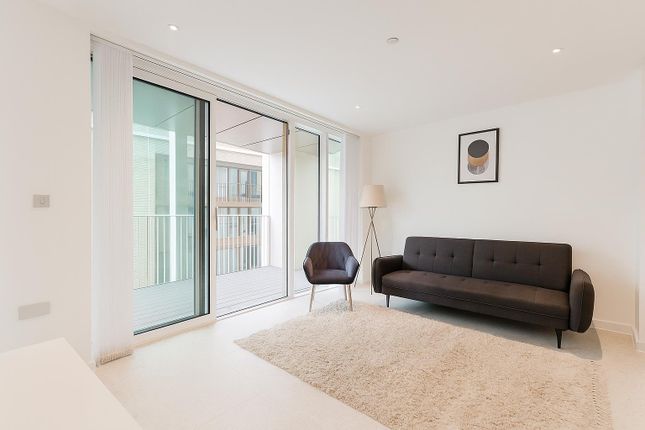 Apartment 403, 7, Cendal Crescent, London photo 3