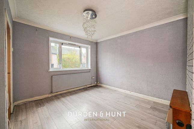 149 Arrowsmith Road, Chigwell photo 4