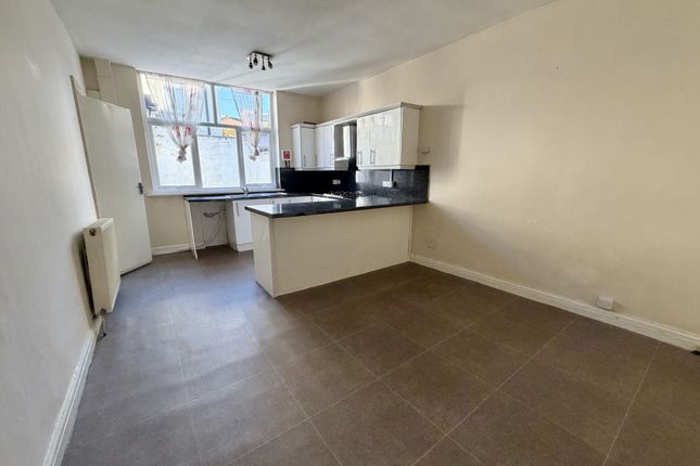 16, Livingstone Road, Blackpool photo 4