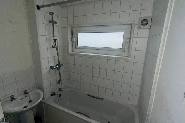 flat 56D, firthcliffe road, liversedge photo 5