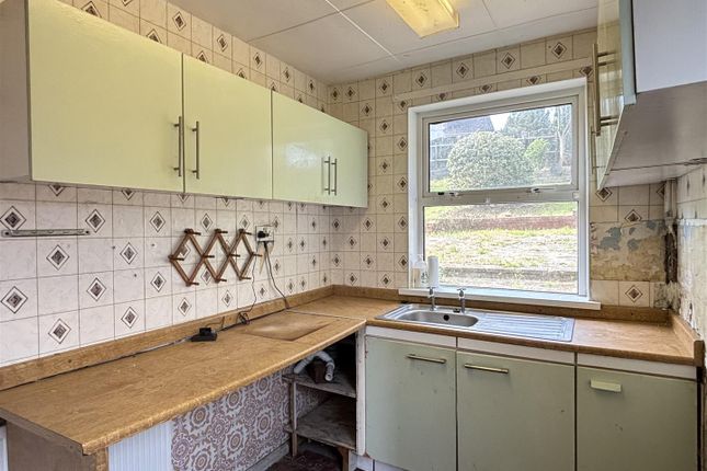 10, Grugos Avenue, Llanelli photo 4