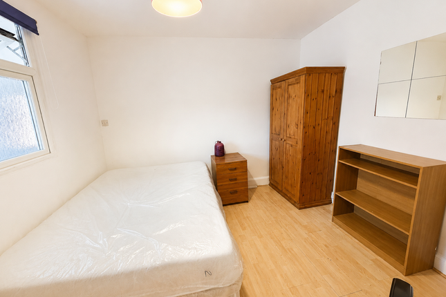 165, COVENTRY photo 3