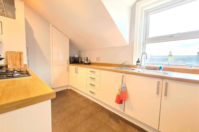Flat 3, 36, Harlow Moor Drive, Harrogate photo 3