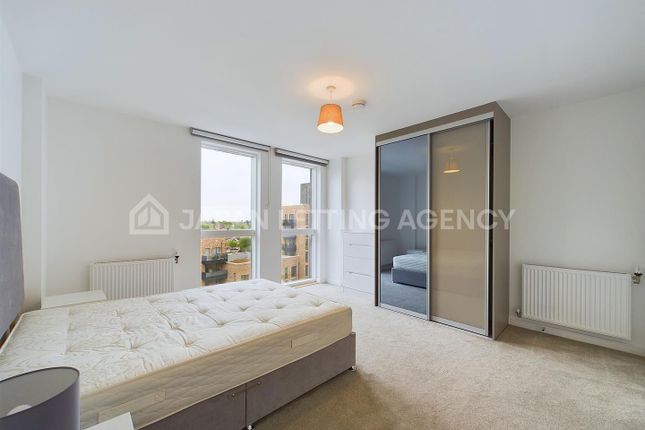 Flat to rent in Whelan Road, London