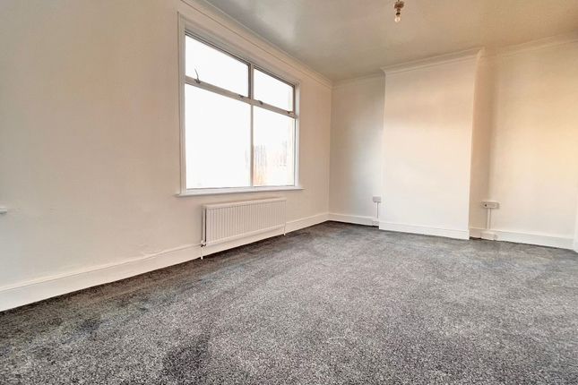 Maisonette to rent in Browning Road, London