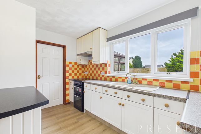 12 Hermitage Grove, Haverfordwest photo 2
