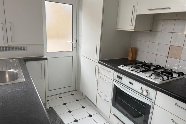 R2 106 Chalbert Court, Eamont Street, London photo 3