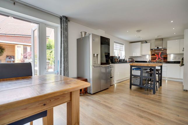 3, Slater Lane, Sawbridgeworth photo 2