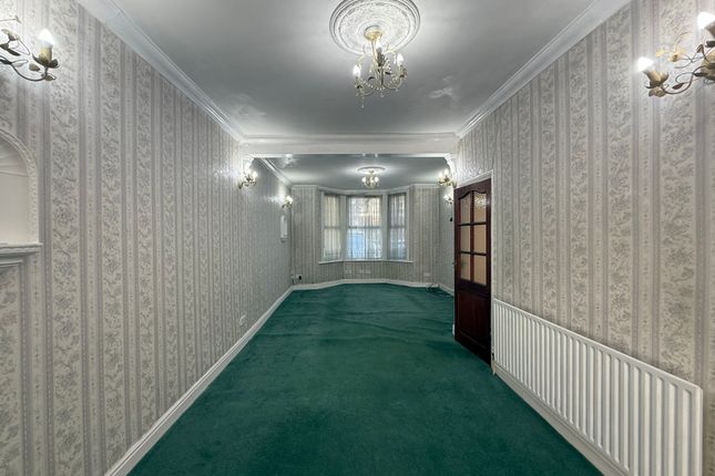 32, Grosvenor Road, Southall photo 3