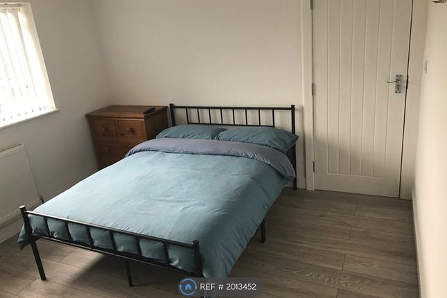 Room to rent in Prenton Dell Road, Wirral