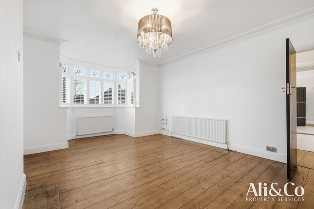 103 Connaught Avenue, Grays photo 4