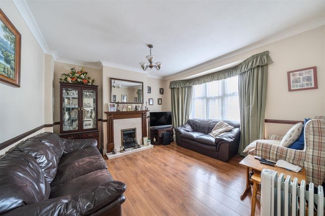 7, Grand Avenue, Wembley photo 4