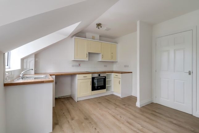 15, School Meadow, Guildford photo 2