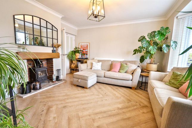 39, Earlsbrook Drive, Stoke-on-Trent photo 2